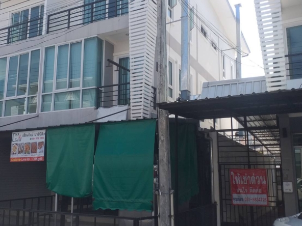 A modern commercial building with 3 bedrooms and 3 bathrooms in the Nong Hoi