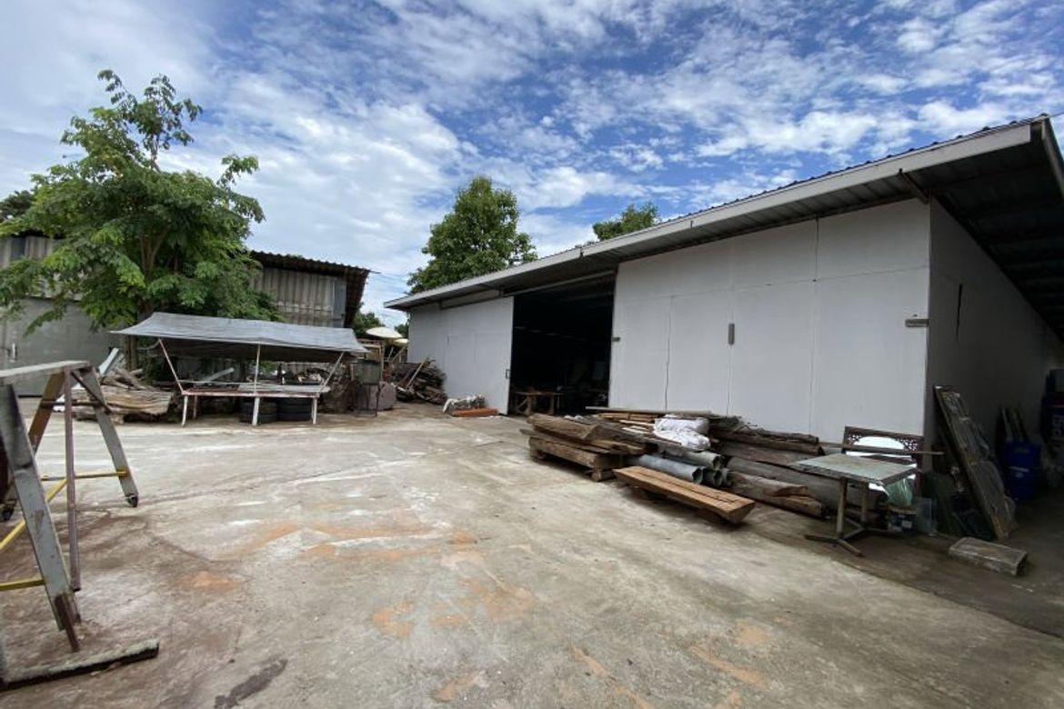 A warehouse for sale in Doi Saket