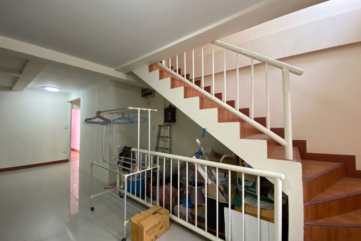 A commercial building for sale in Muang Chiang Mai-P-PCCS906