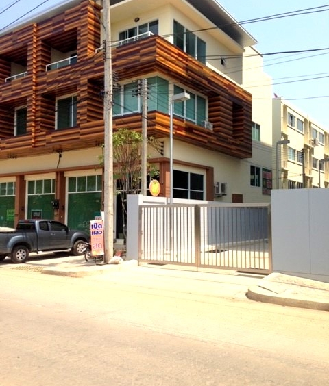 3 Storey Commercial Building For Sale at Green Plus Mall2 Muang Chiang Mai-I-3314