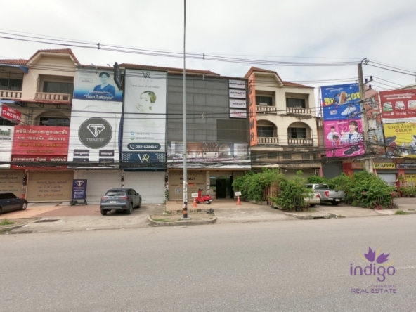 Building for rent 3 storey a lot of space utility near super highway Chiang Mai-Lampang