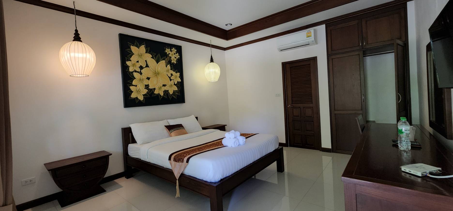 Charming 28 rooms resort for sale-SHG-CMS01