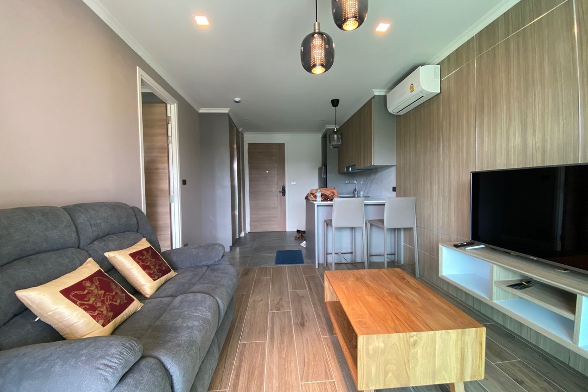 A brand new 1 bedroom unit for rent near the mountain