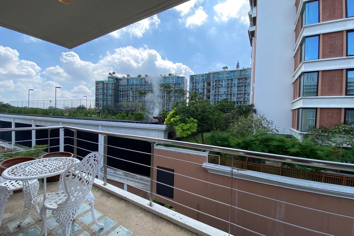 1 bed unit for sale at Twin Peaks Condo on Chang Klan