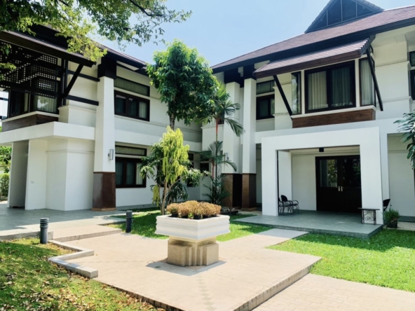 8429 - Exquisite 6-Bedroom Lanna-Style Retreat in Chiang Mai-EH-8429