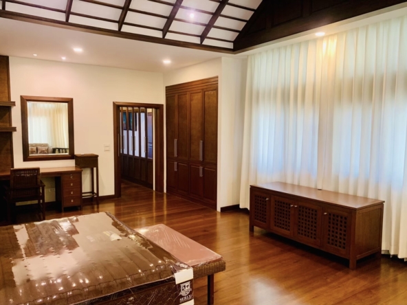 8429 - Exquisite 6-Bedroom Lanna-Style Retreat in Chiang Mai-EH-8429