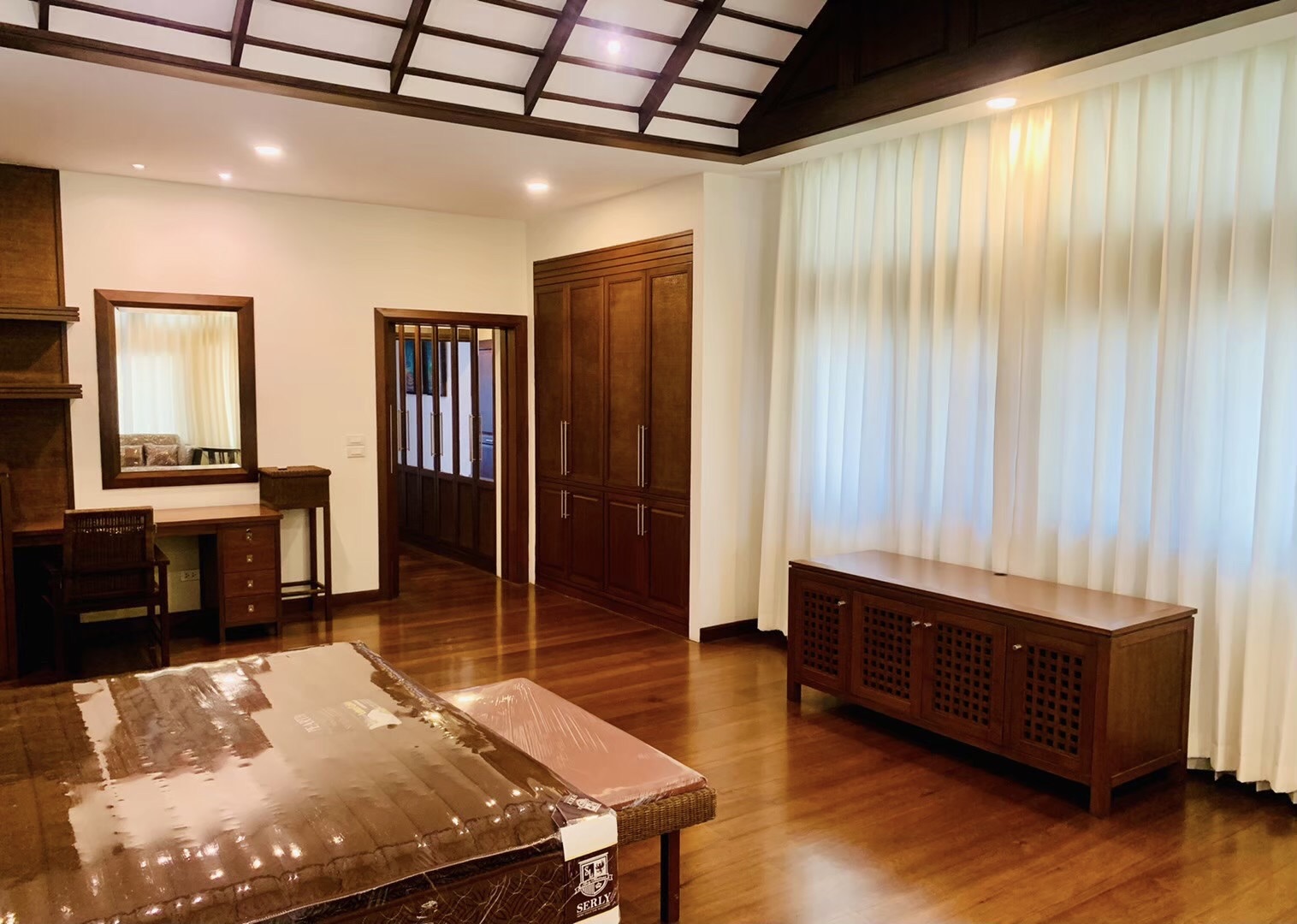 8429 - Exquisite 6-Bedroom Lanna-Style Retreat in Chiang Mai-EH-8429