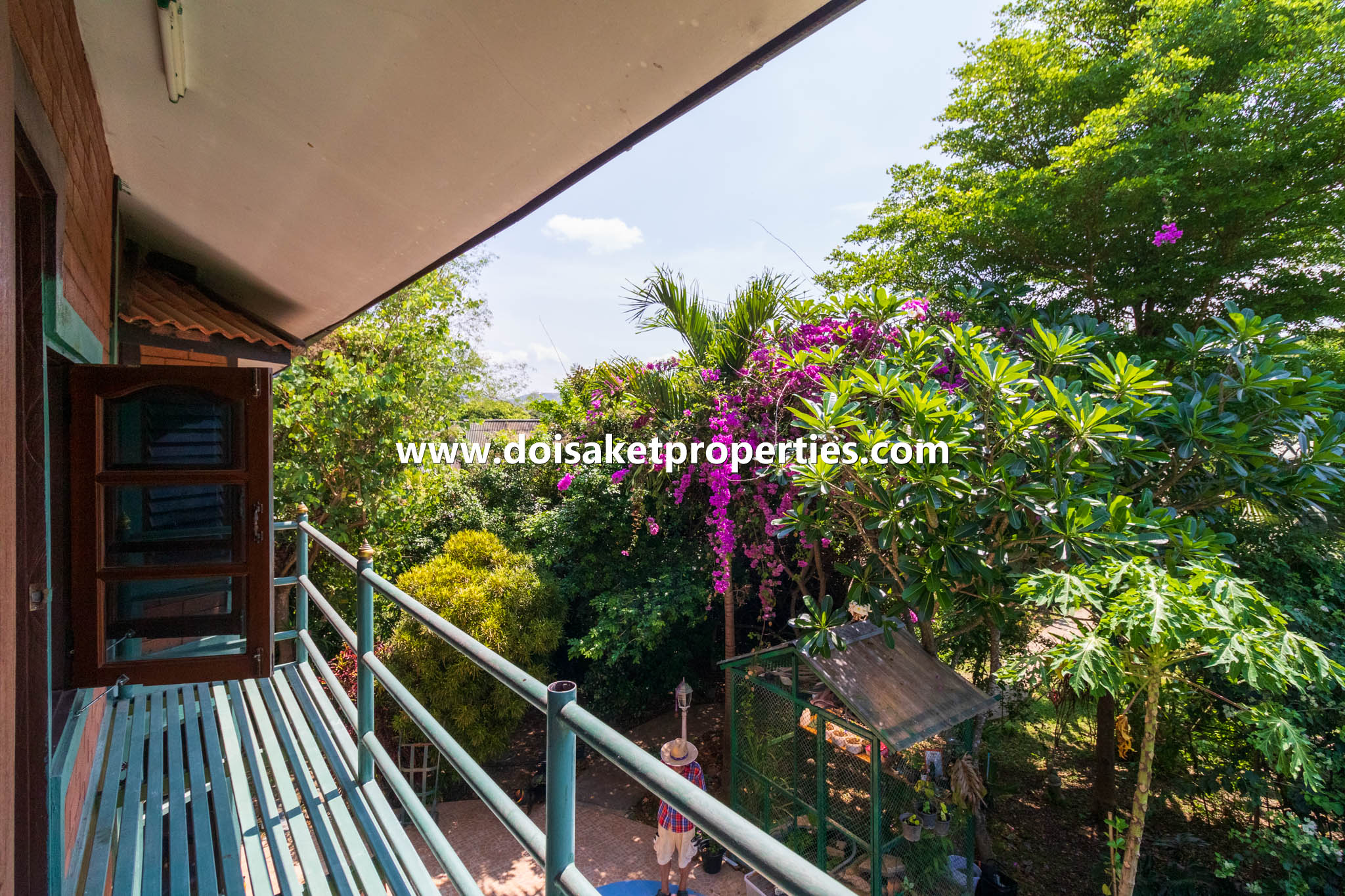 Doi Saket-DSP-(HS329-05) 5-Bedroom Family Home and Guest Bungalow with Gorgeous Gardens for Sale near Tao Garden in Luang Nuea