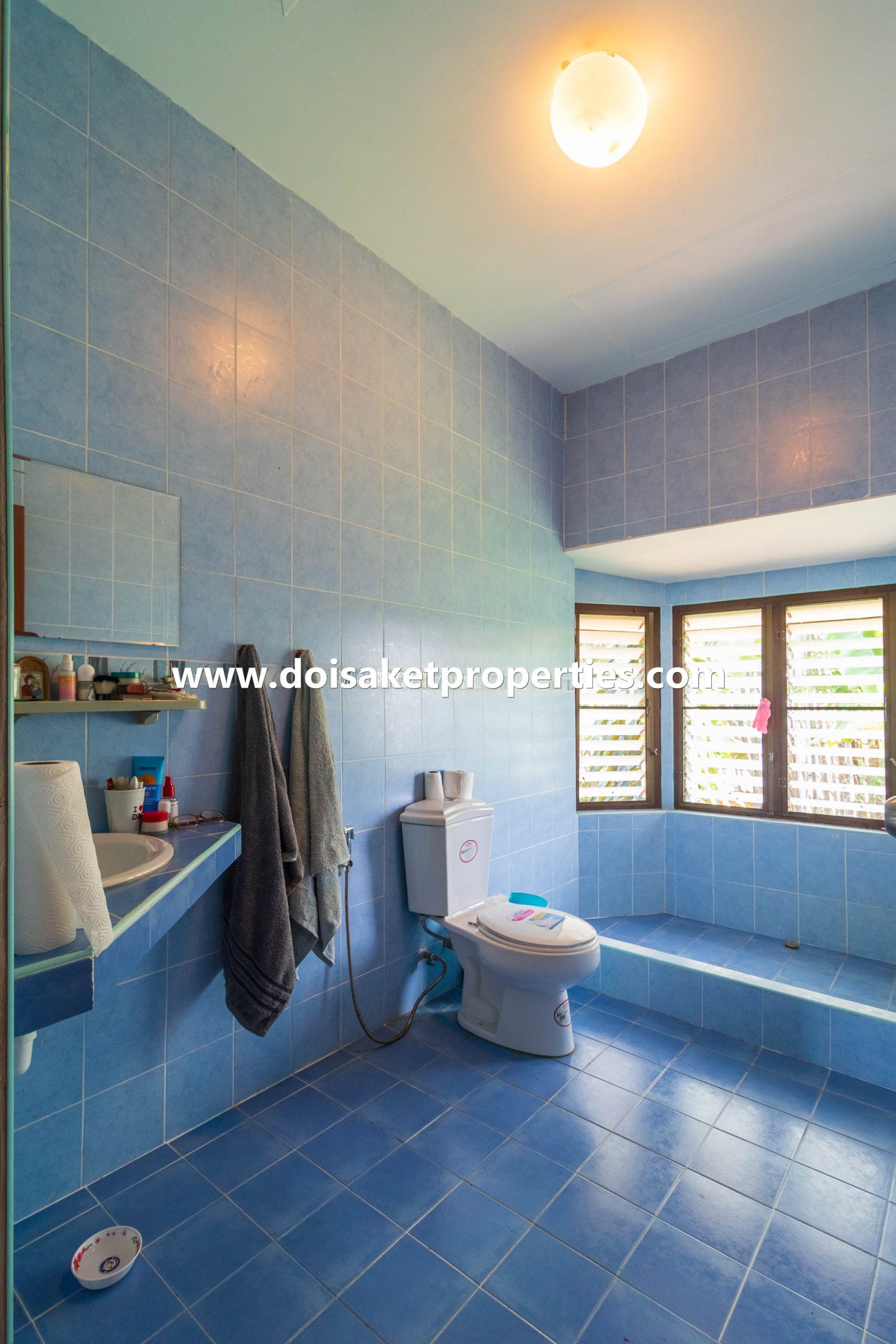 Doi Saket-DSP-(HS329-05) 5-Bedroom Family Home and Guest Bungalow with Gorgeous Gardens for Sale near Tao Garden in Luang Nuea