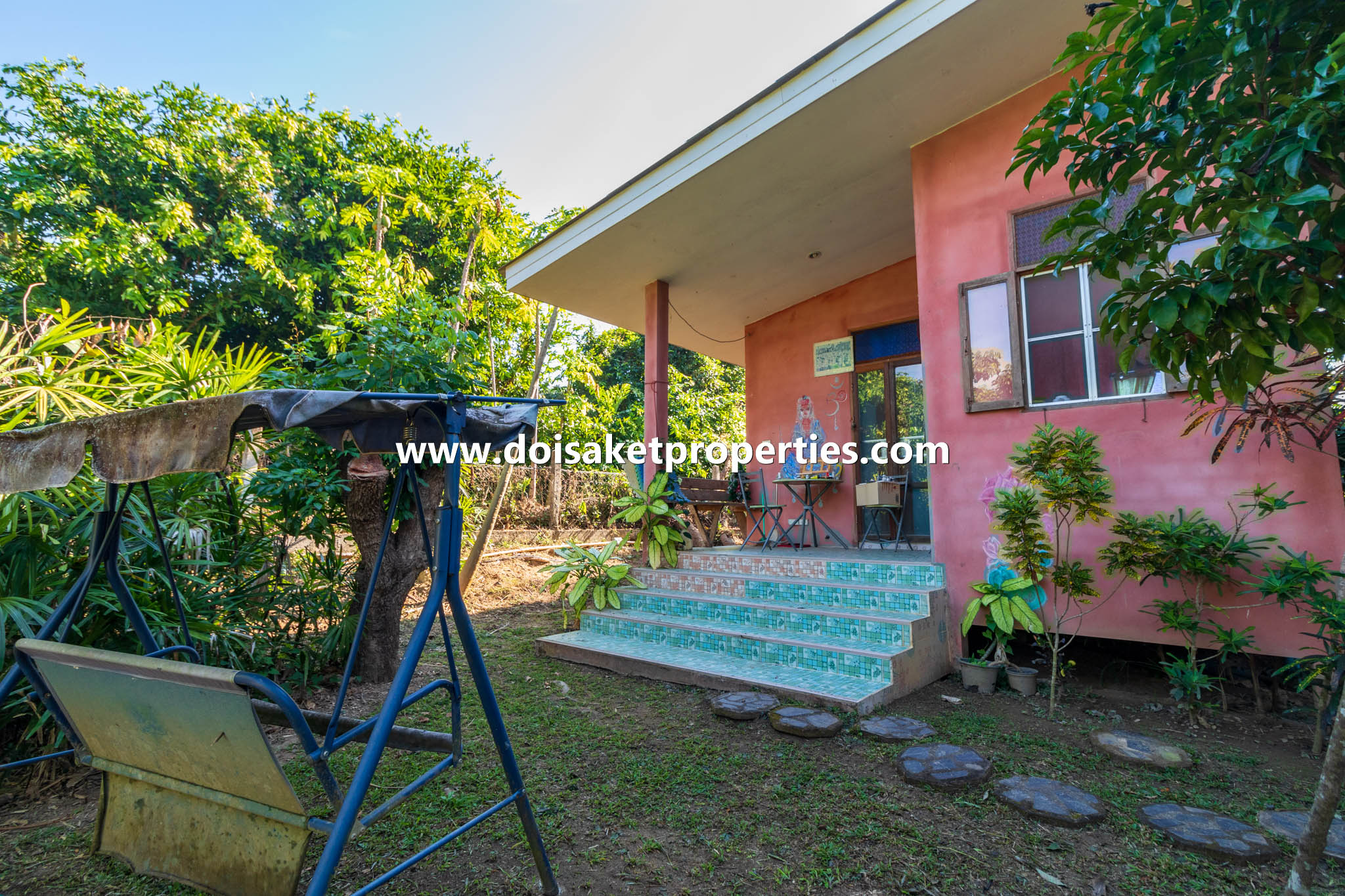 Doi Saket-DSP-(HS329-05) 5-Bedroom Family Home and Guest Bungalow with Gorgeous Gardens for Sale near Tao Garden in Luang Nuea