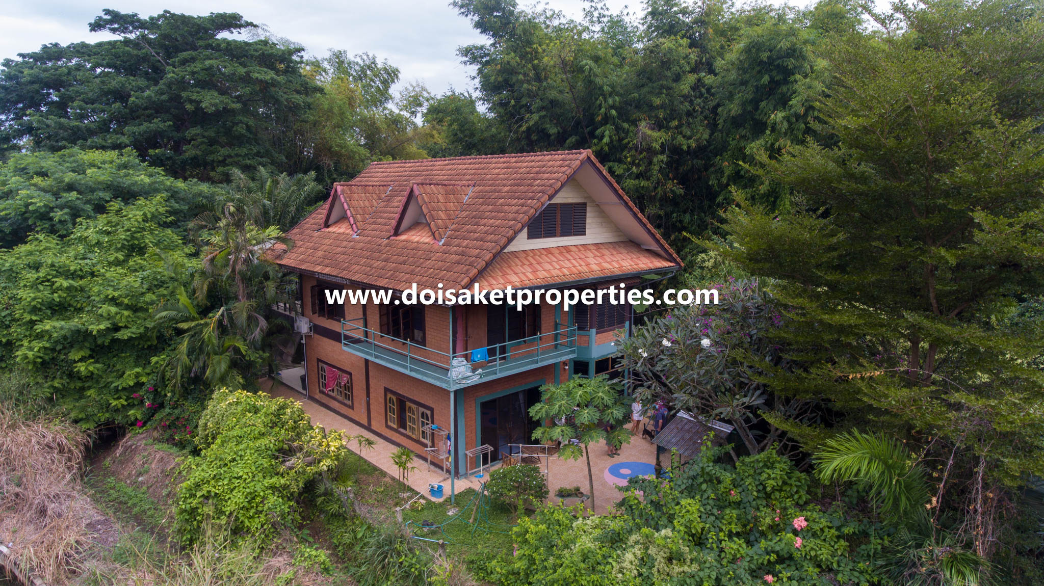 Doi Saket-DSP-(HS329-05) 5-Bedroom Family Home and Guest Bungalow with Gorgeous Gardens for Sale near Tao Garden in Luang Nuea