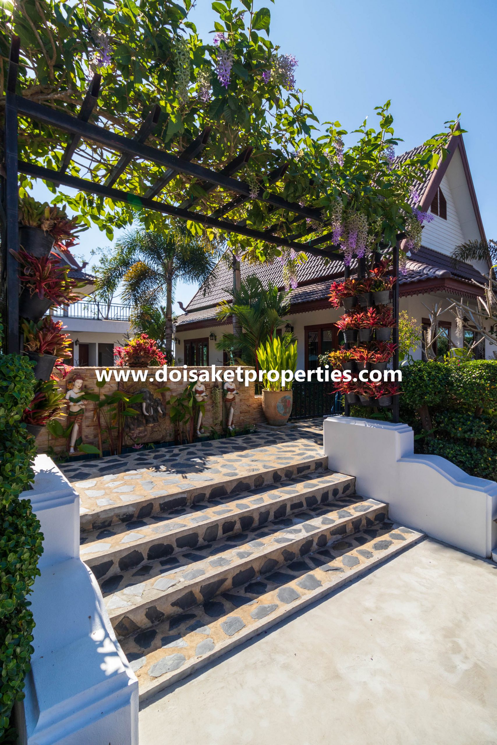 Doi Saket-DSP-(HS330-04) Large and Beautiful Resort-Style Home with Swimming Pool for Sale in Doi Saket