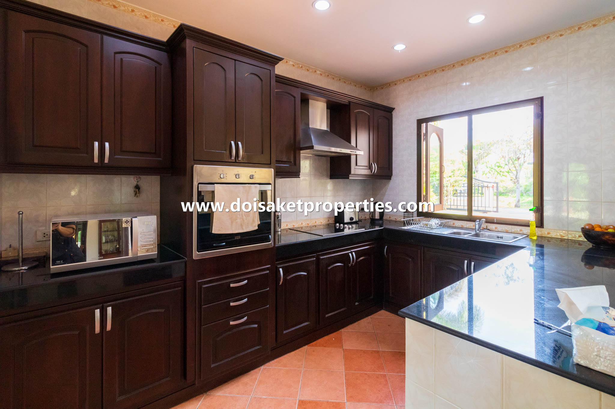 Doi Saket-DSP-(HS332-04) Outstanding 4-Bedroom Family Home with Swimming Pool for Sale in Luang Nuea