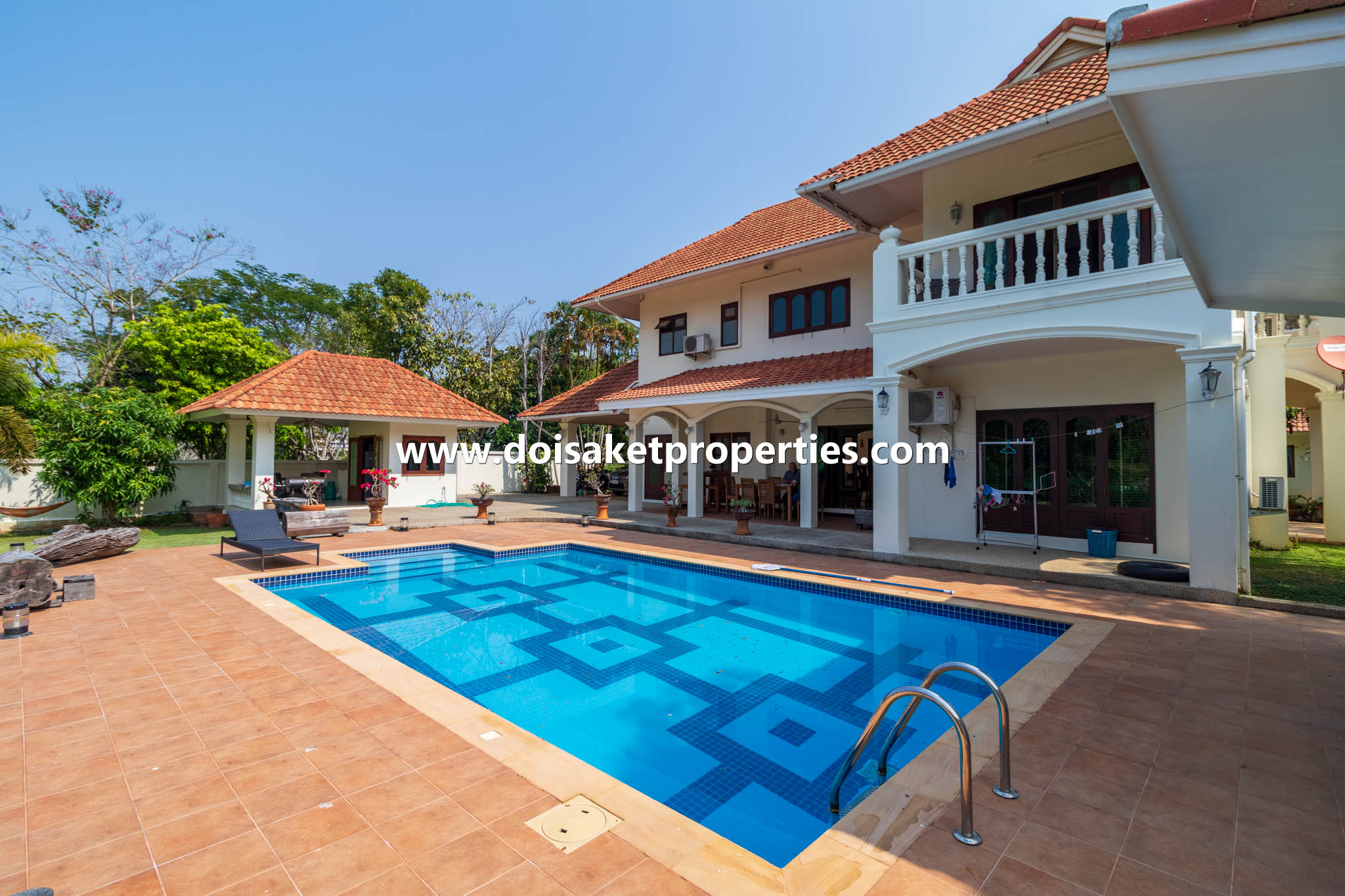 Doi Saket-DSP-(HS332-04) Outstanding 4-Bedroom Family Home with Swimming Pool for Sale in Luang Nuea