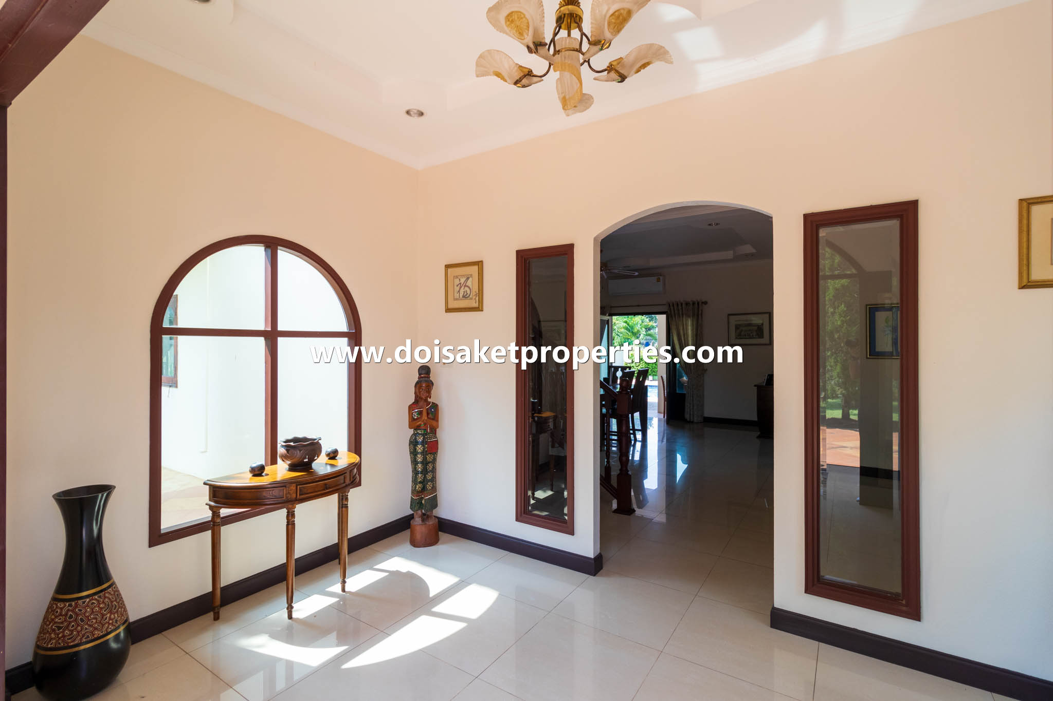 Doi Saket-DSP-(HS332-04) Outstanding 4-Bedroom Family Home with Swimming Pool for Sale in Luang Nuea