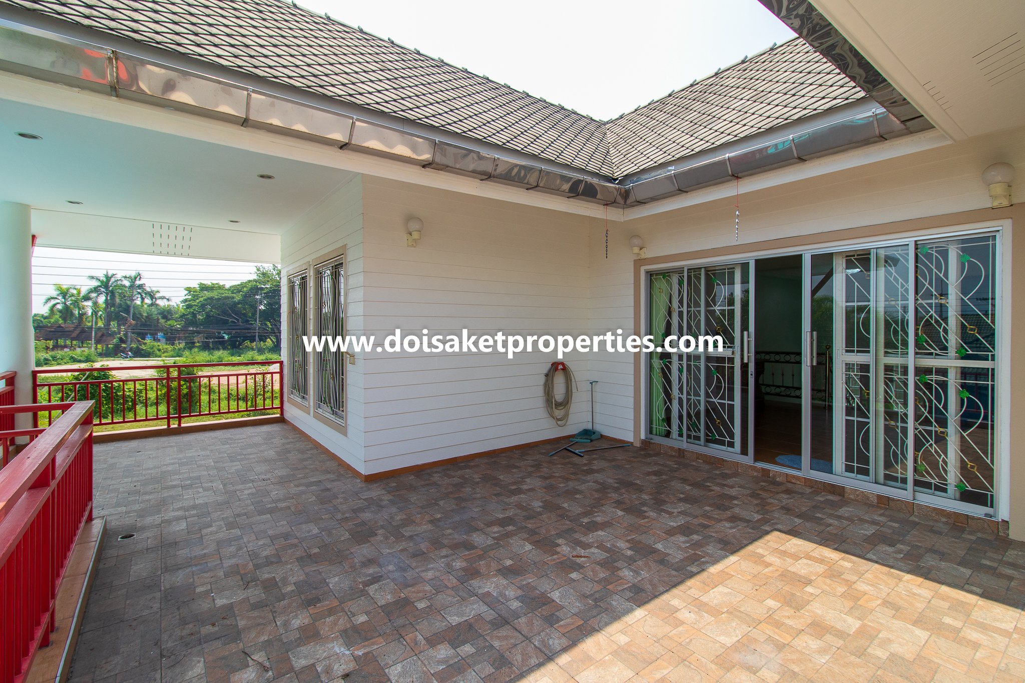 Doi Saket-DSP-(HS349-03) 3-Bedroom Family Home with Swimming Pool for Sale in Talat Kwan