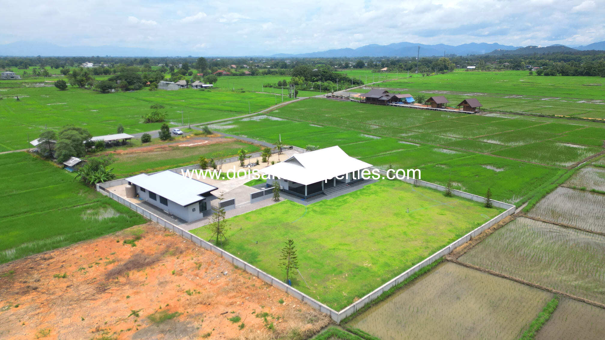 Doi Saket-DSP-(HS363-04) Beautiful 4-Bedroom Modern Home with Great Mountain Views for Sale in Pa Pong