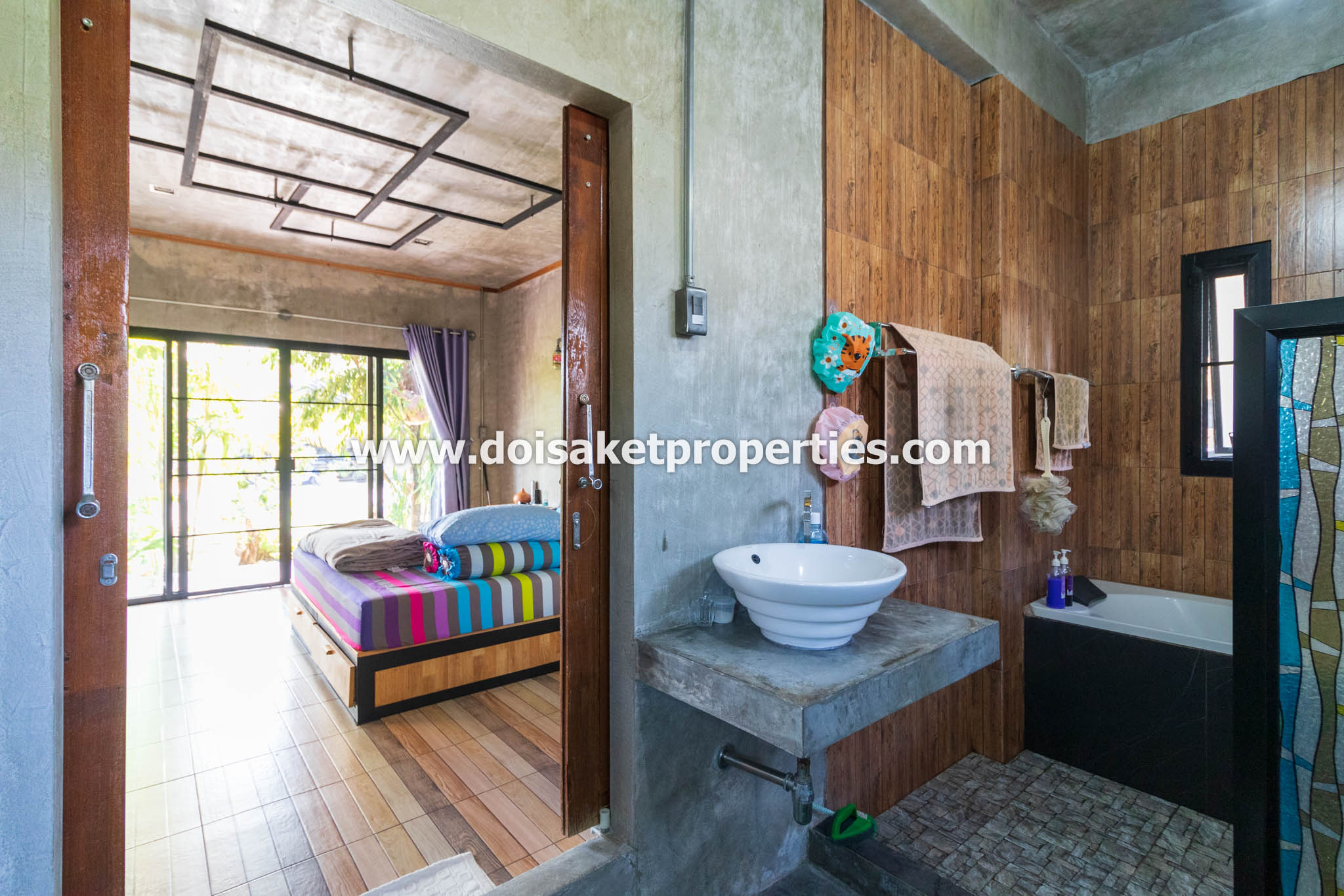 Doi Saket-DSP-(HS365-06) Beautifully-Designed 4-Bedroom Modern Home with 2-Bedroom Guest House for Sale in Luang Nuea