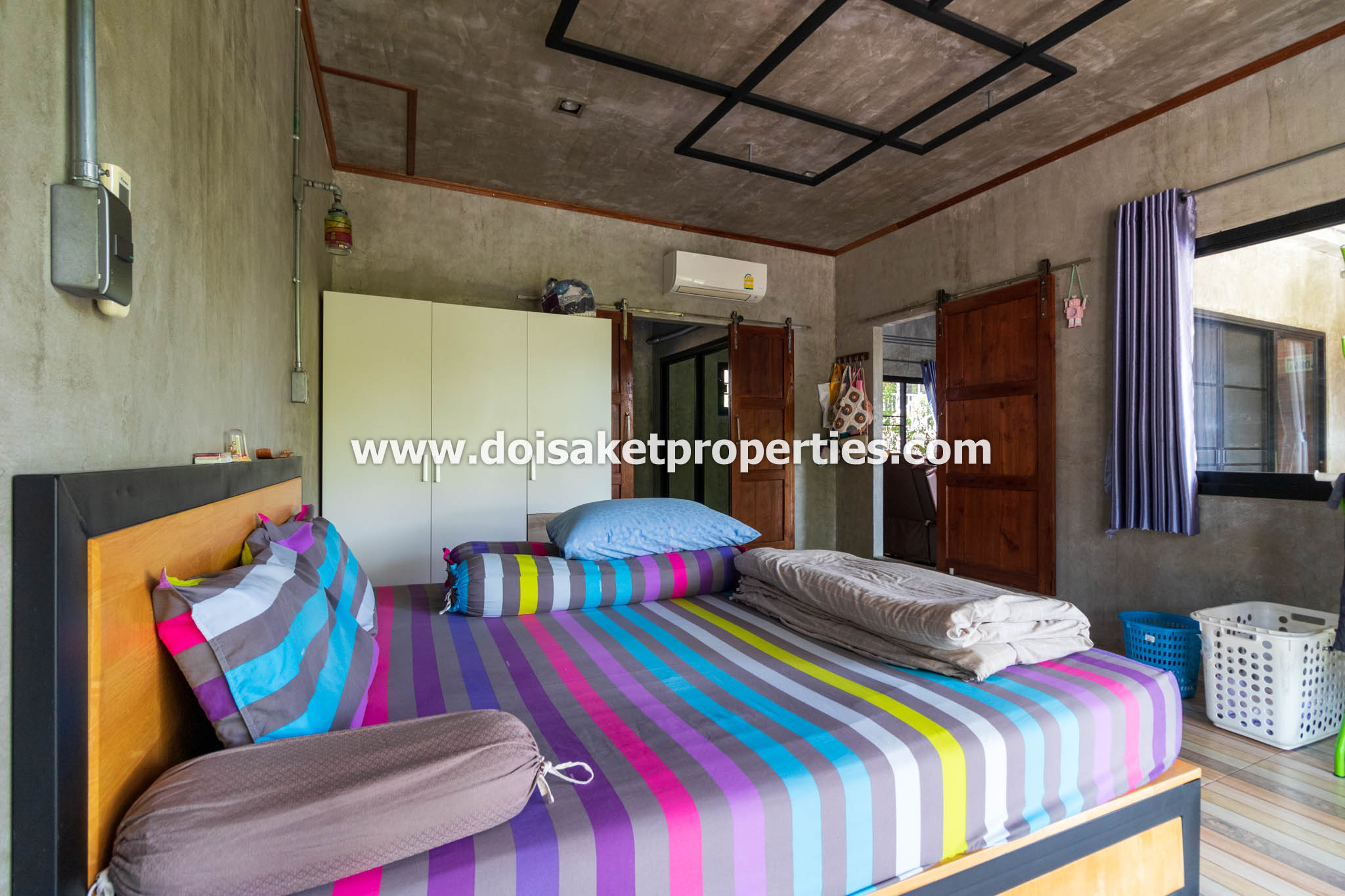 Doi Saket-DSP-(HS365-06) Beautifully-Designed 4-Bedroom Modern Home with 2-Bedroom Guest House for Sale in Luang Nuea