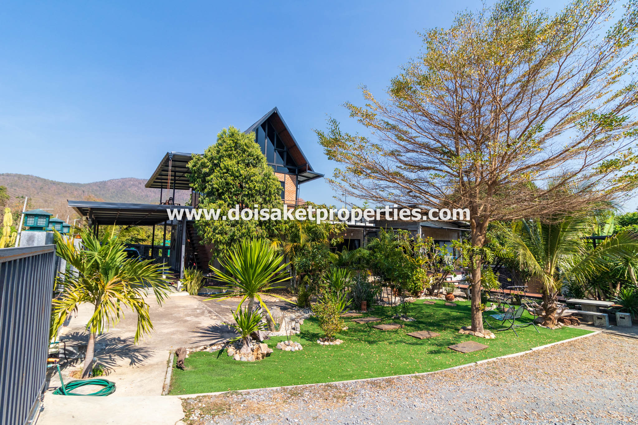 Doi Saket-DSP-(HS365-06) Beautifully-Designed 4-Bedroom Modern Home with 2-Bedroom Guest House for Sale in Luang Nuea