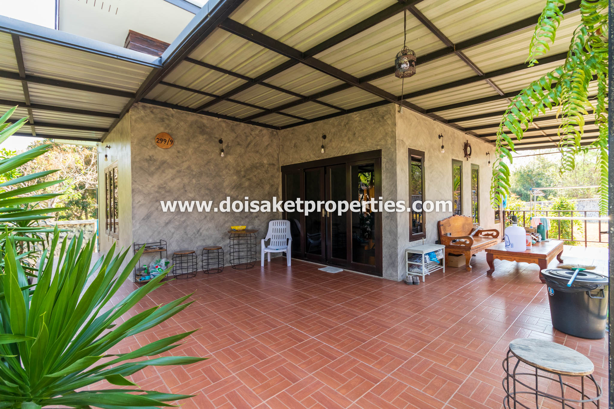 Doi Saket-DSP-(HS365-06) Beautifully-Designed 4-Bedroom Modern Home with 2-Bedroom Guest House for Sale in Luang Nuea