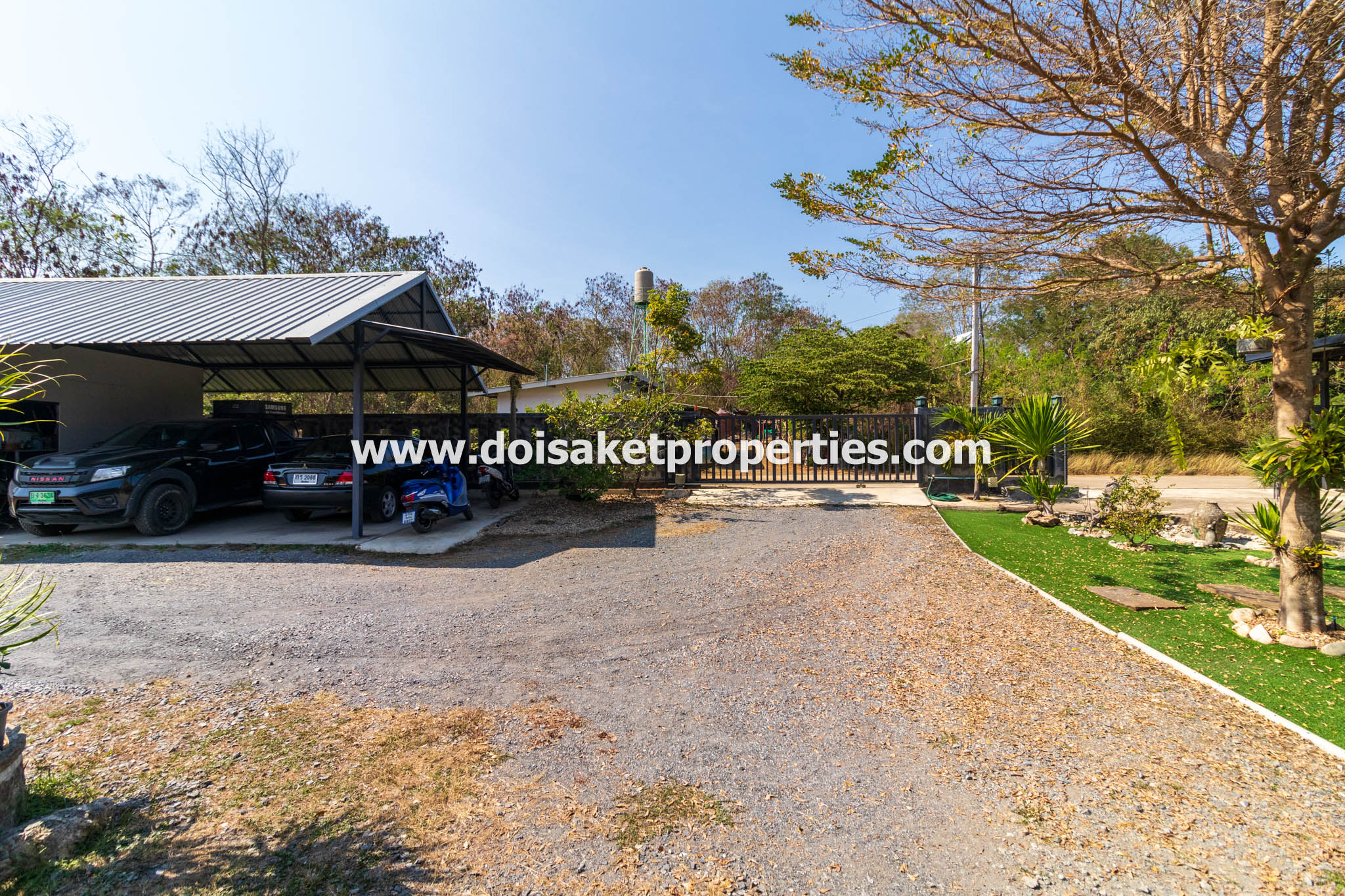 Doi Saket-DSP-(HS365-06) Beautifully-Designed 4-Bedroom Modern Home with 2-Bedroom Guest House for Sale in Luang Nuea