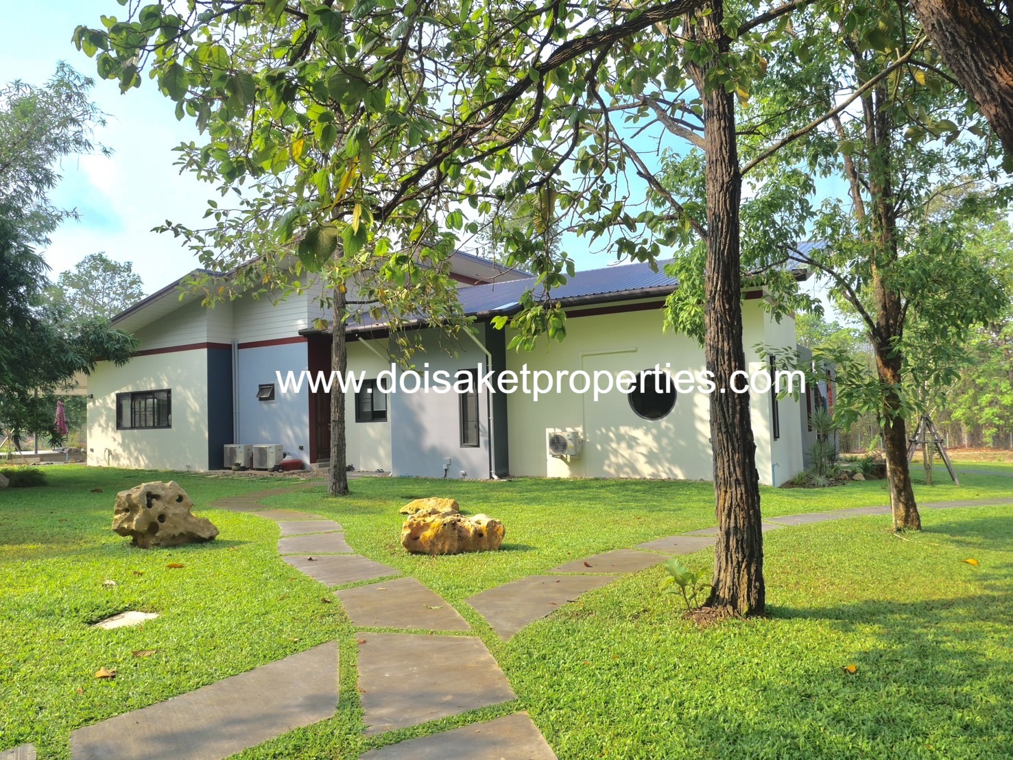 Doi Saket-DSP-(HS370-04) Incredible Nearly-New Modern Resort Style Home on 8+ Rai Overlooking a Lake for Sale in Luang Nuea