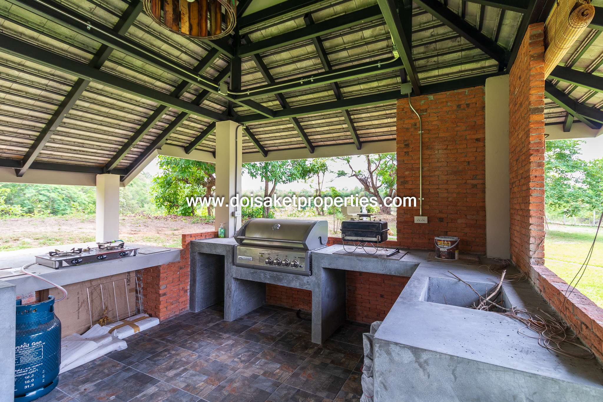 Doi Saket-DSP-(HS370-04) Incredible Nearly-New Modern Resort Style Home on 8+ Rai Overlooking a Lake for Sale in Luang Nuea