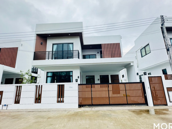 Detached House - Mae Hia