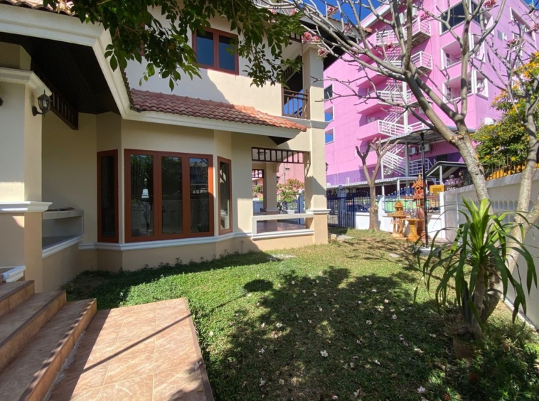 4 bed house for rent in Chang Phuak