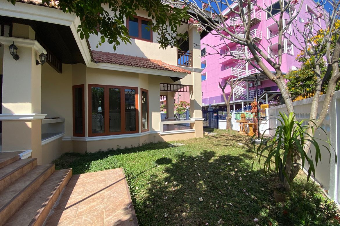 4 bed house for rent in Chang Phuak