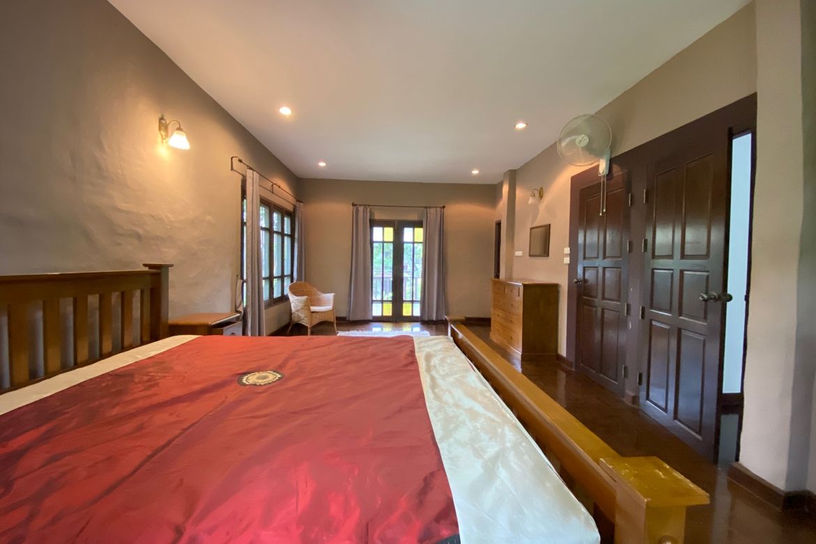 A colonial style 3 bed house for rent in Muang Chiang Mai-P-PHR946