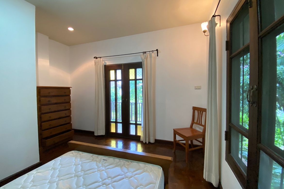 A colonial style 3 bed house for rent in Muang Chiang Mai-P-PHR946