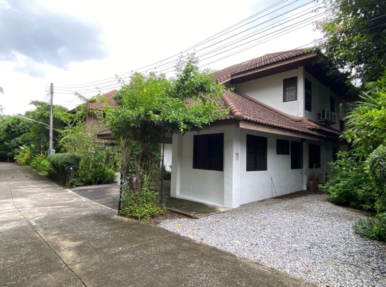 A colonial style 3 bed house for rent in Muang Chiang Mai-P-PHR946