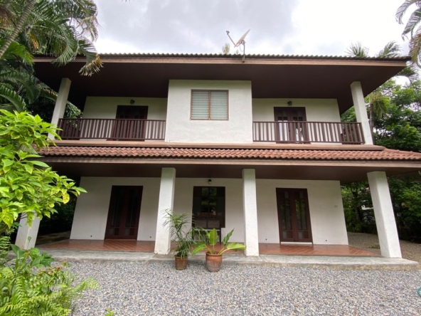 A colonial style 3 bed house for rent in Muang Chiang Mai-P-PHR946