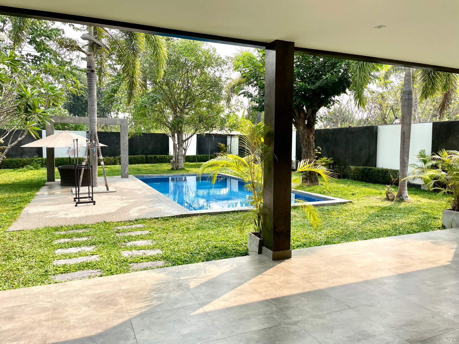 Luxury 3-BR Pool Villa for sale in San Phak Wan