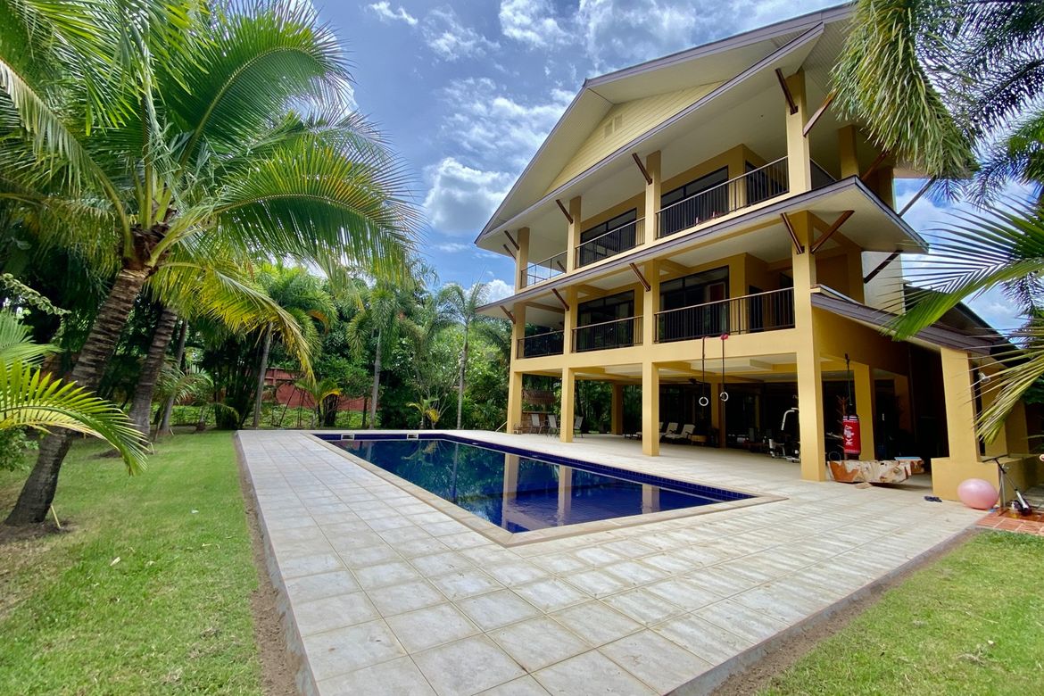 A large family home with private pool for sale in Nam Phrae