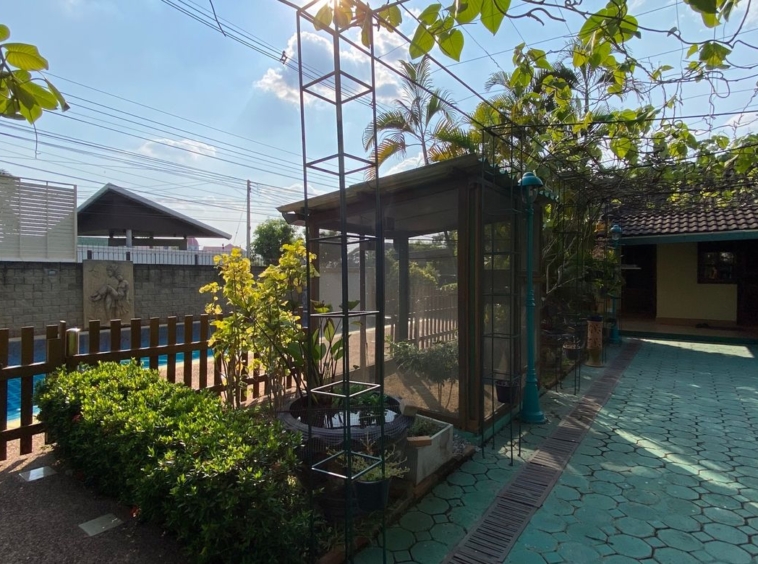 2 bed house with a private pool for sale in Hang Dong