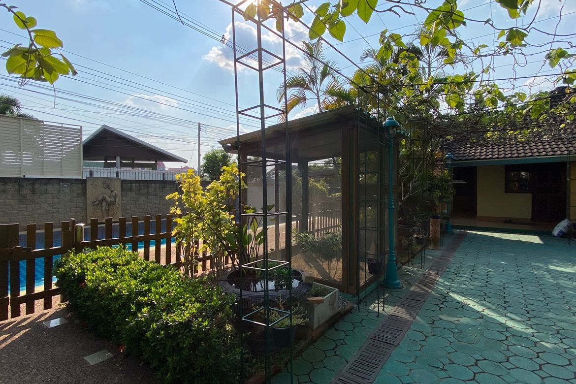 2 bed house with a private pool for sale in Hang Dong