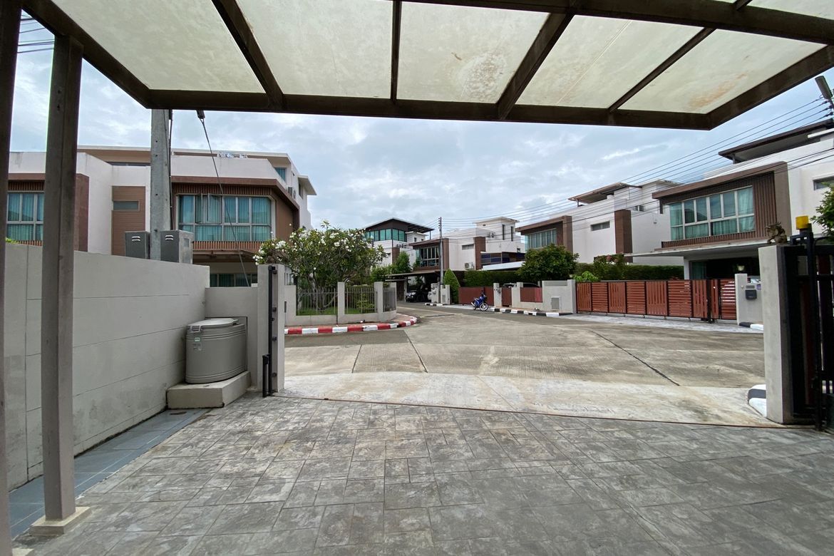 4 Bed modern house for sale in Hang Dong Chiang Mai-P-PHS847