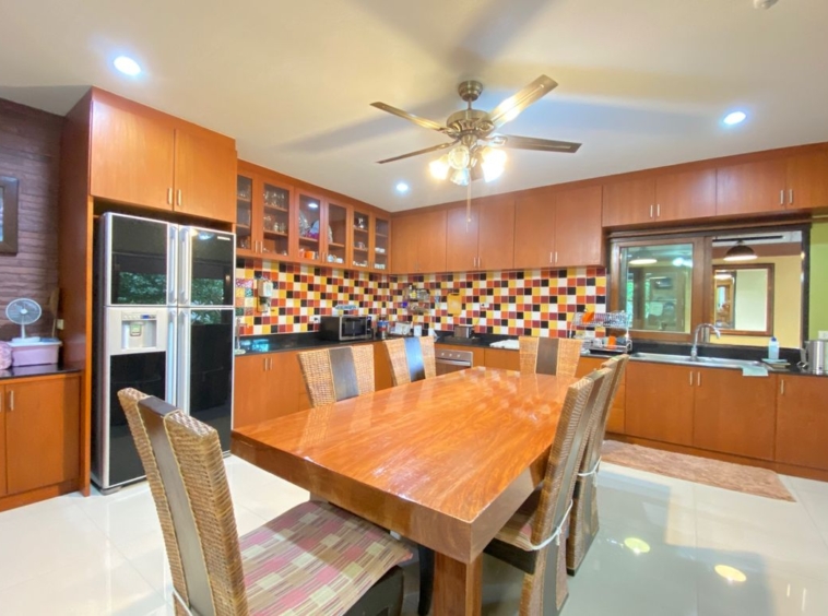 6 bed family home with private pool for sale in Nam Phrae Chiang Mai-P-PHS936