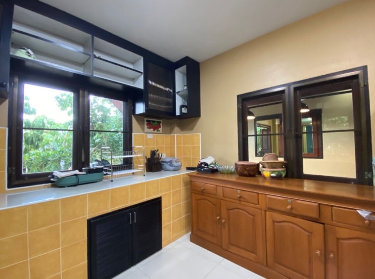 6 bed family home with private pool for sale in Nam Phrae Chiang Mai-P-PHS936