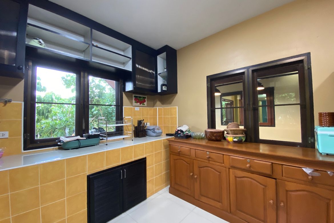 6 bed family home with private pool for sale in Nam Phrae Chiang Mai-P-PHS936