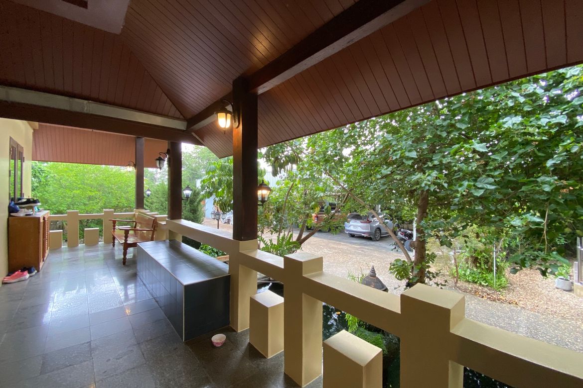 6 bed family home with private pool for sale in Nam Phrae Chiang Mai-P-PHS936