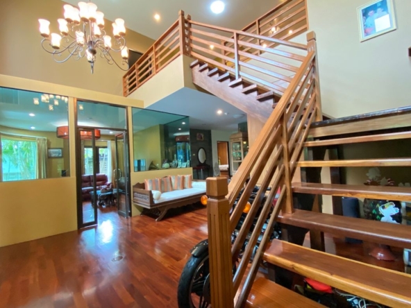 6 bed family home with private pool for sale in Nam Phrae Chiang Mai-P-PHS936