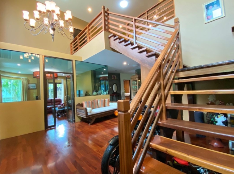 6 bed family home with private pool for sale in Nam Phrae Chiang Mai-P-PHS936