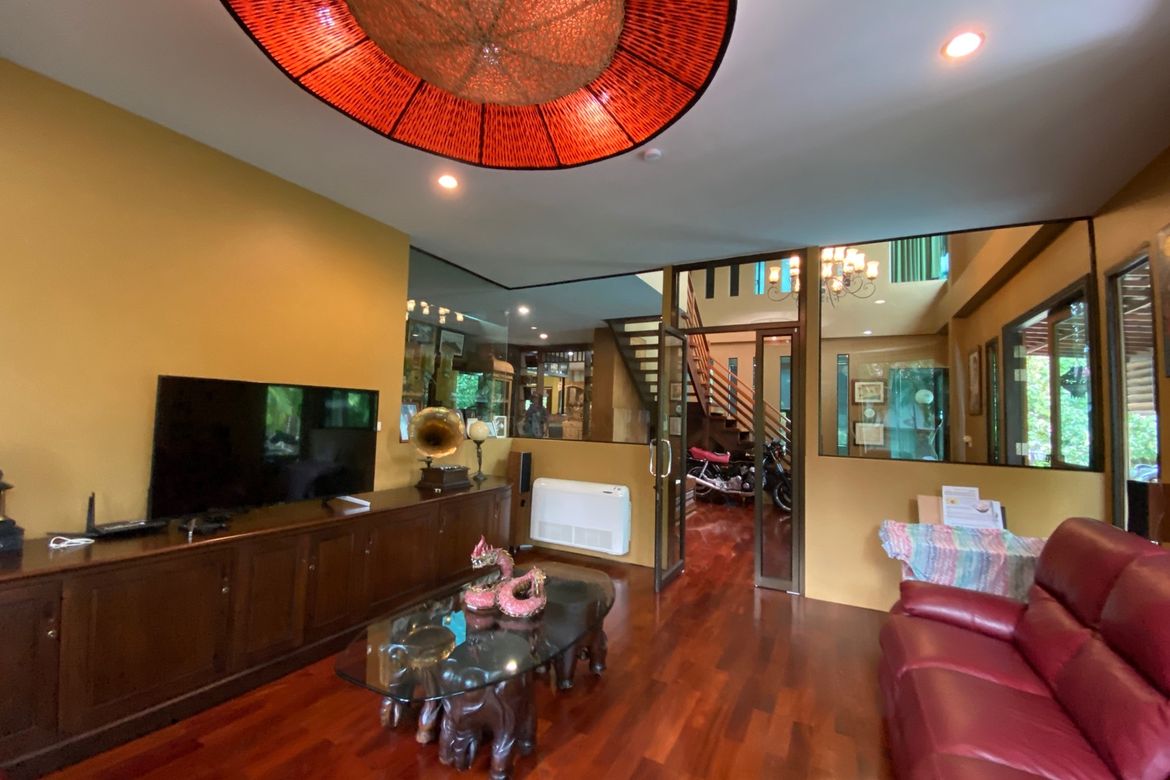 6 bed family home with private pool for sale in Nam Phrae Chiang Mai-P-PHS936