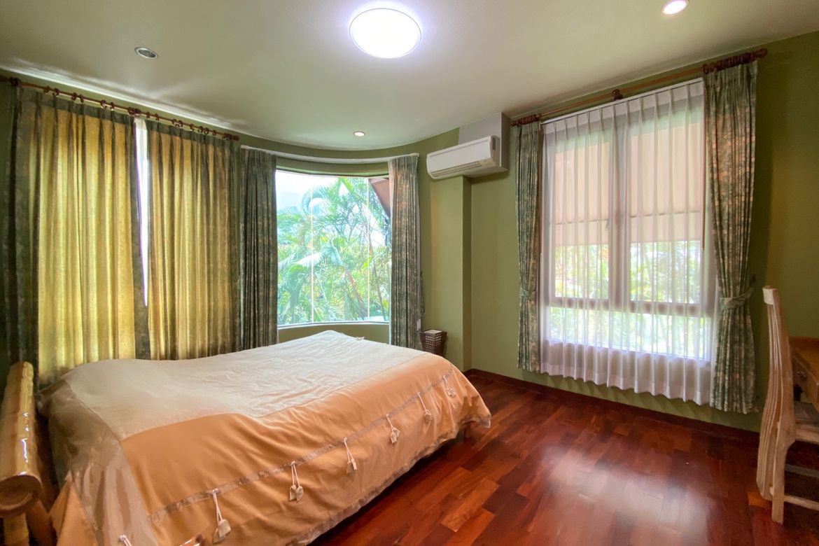 6 bed family home with private pool for sale in Nam Phrae Chiang Mai-P-PHS936