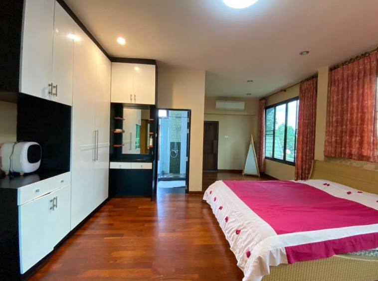 6 bed family home with private pool for sale in Nam Phrae Chiang Mai-P-PHS936