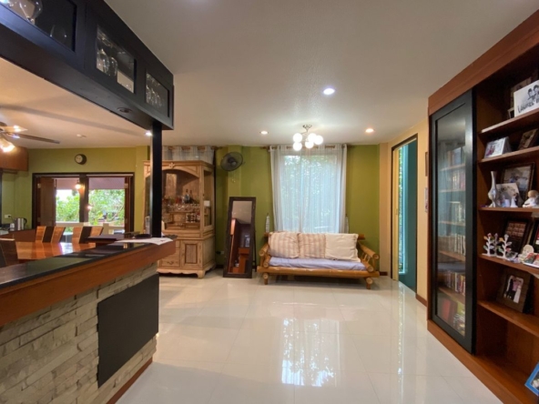 6 bed family home with private pool for sale in Nam Phrae Chiang Mai-P-PHS936